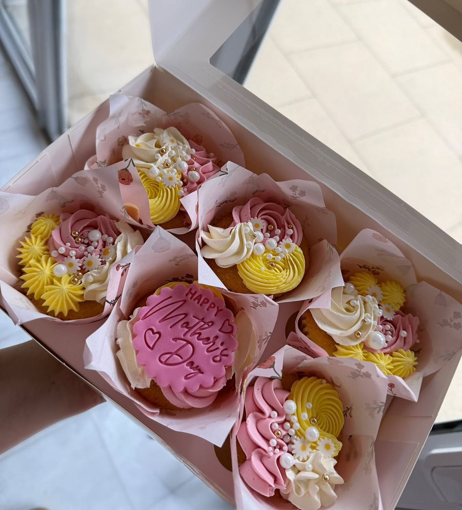 Mother’s Day cupcakes cake by Just In Cakes Co. A box of piped cupcakes with message toppers.